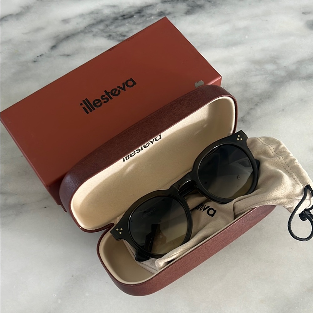 Illesteva Classic Black Sunglasses